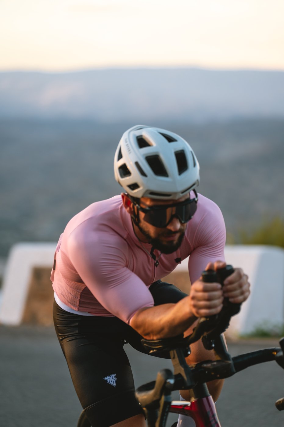 Álvaro en bici de carretera